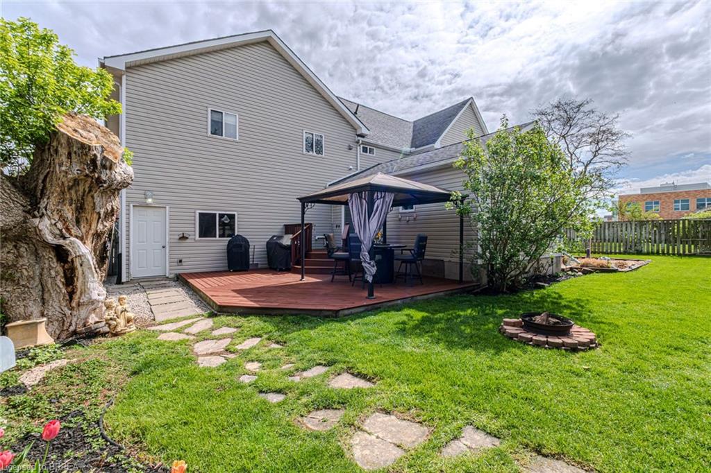 388 Mckellar Street Property Photo 45