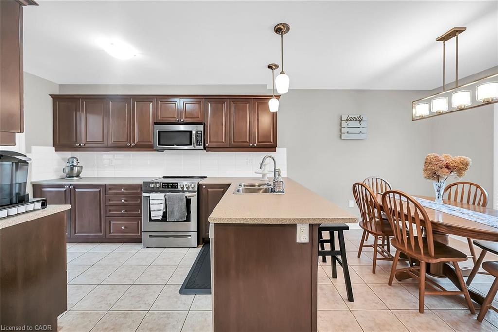 21 Hepworth Crescent Property Photo 6