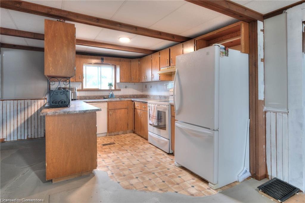 28 Manitou Drive Property Photo 17