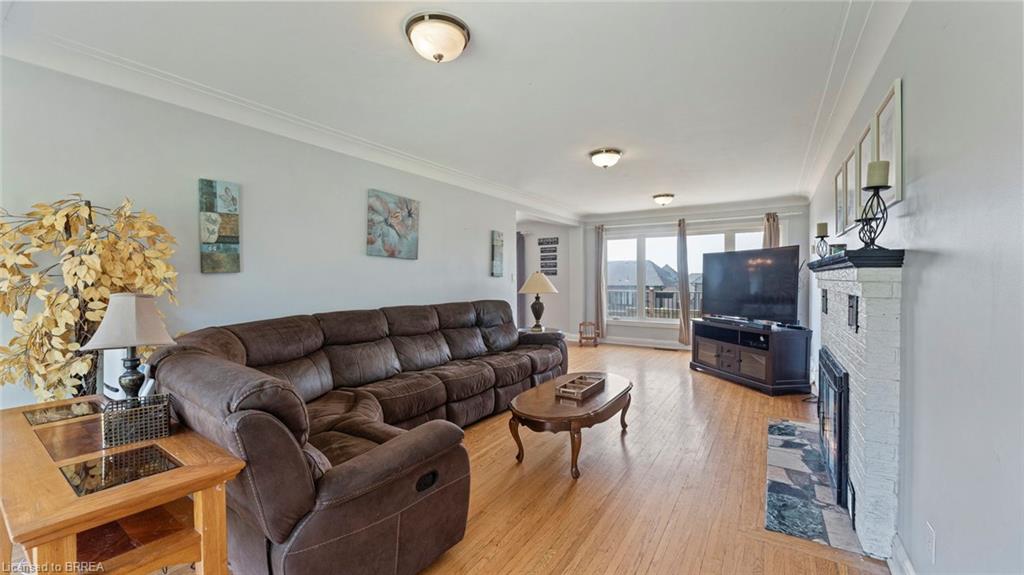 598 Colborne Street W Property Photo 5