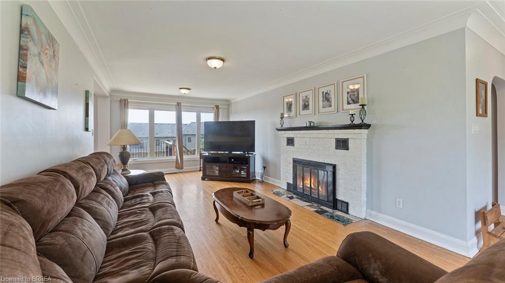 598 Colborne Street W Property Photo 6