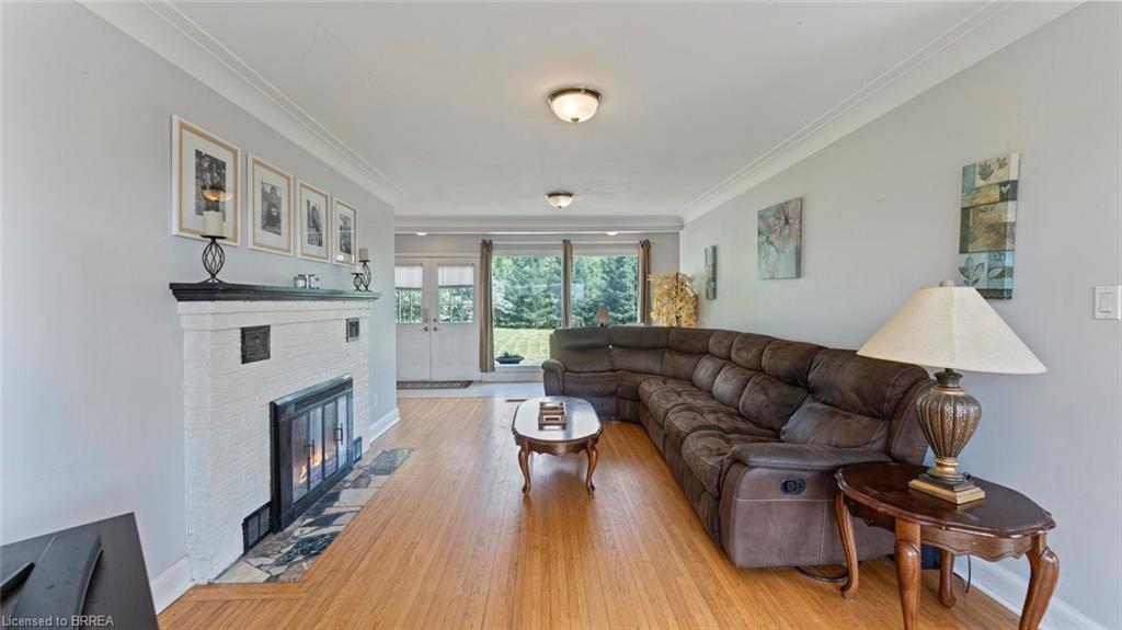 598 Colborne Street W Property Photo 7