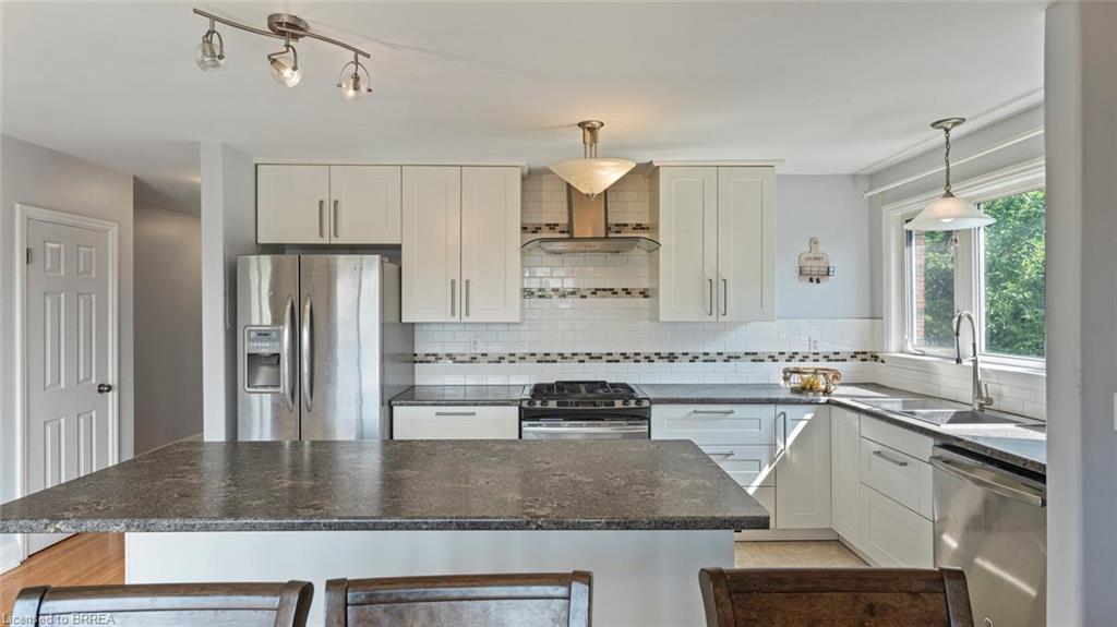 598 Colborne Street W Property Photo 12