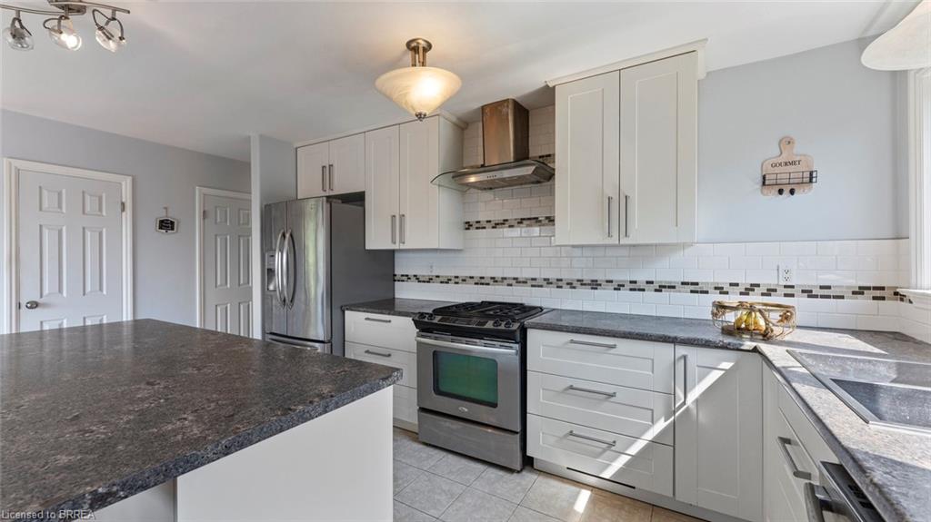 598 Colborne Street W Property Photo 14