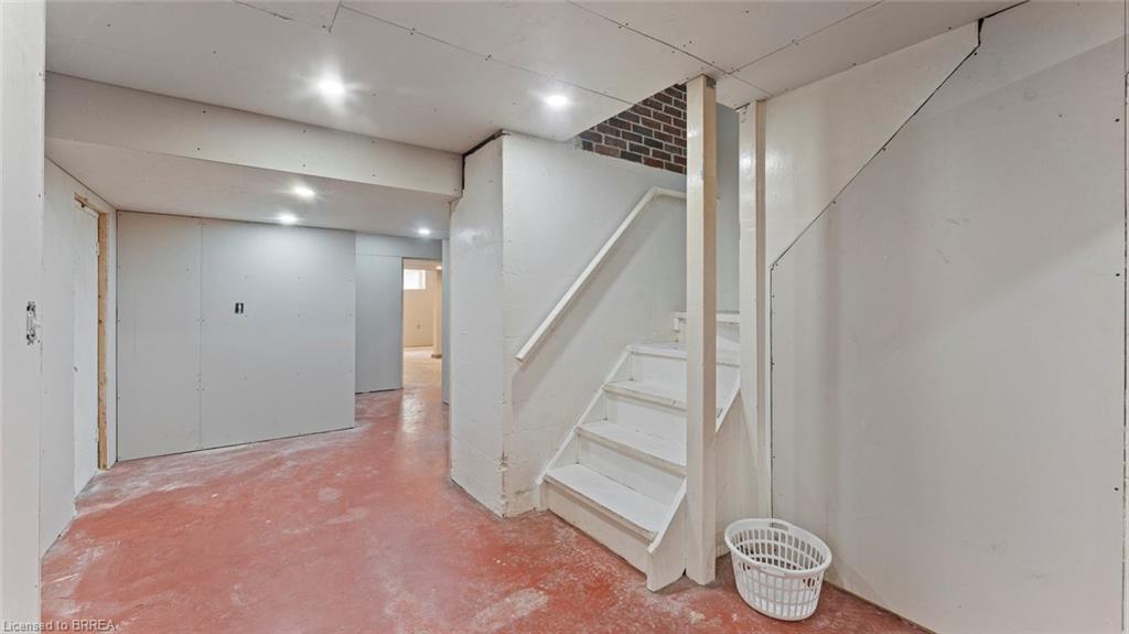 598 Colborne Street W Property Photo 21