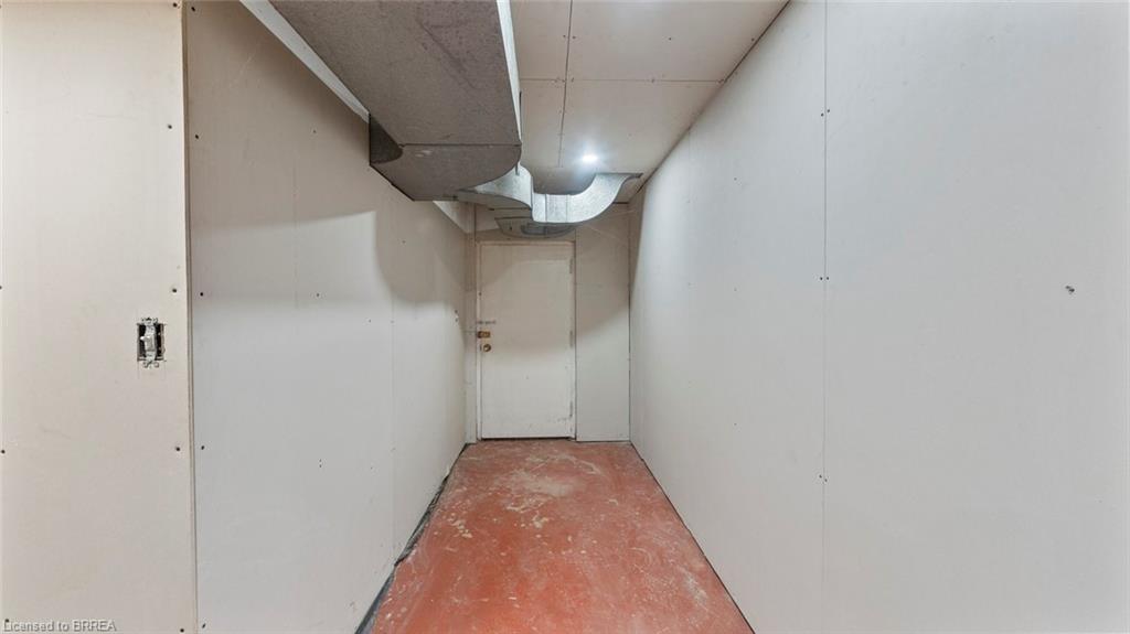 598 Colborne Street W Property Photo 22