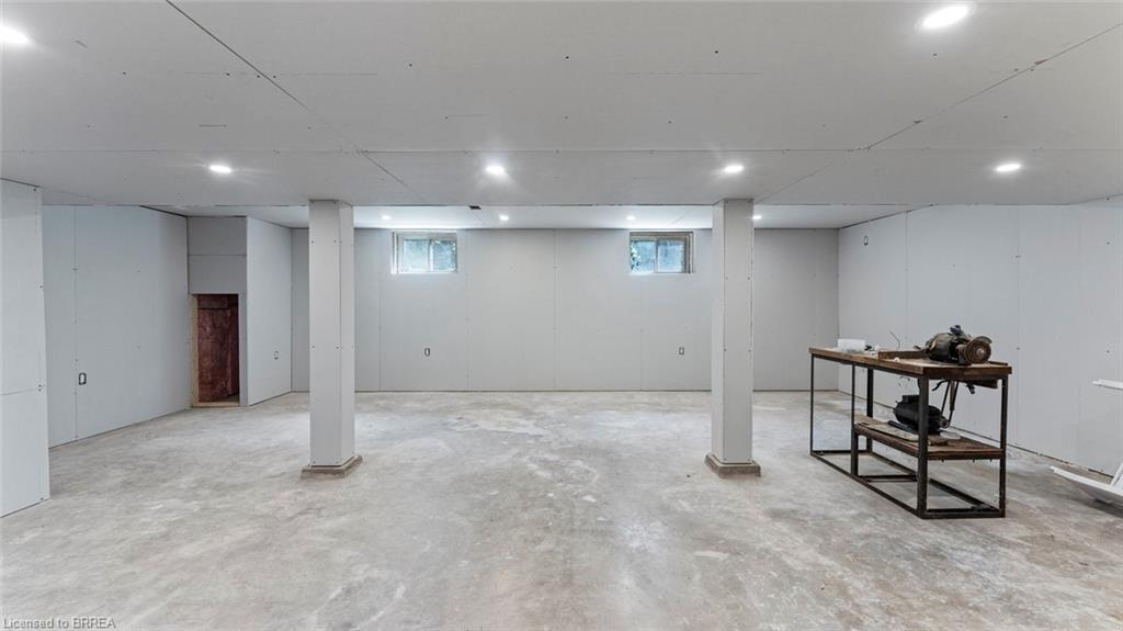 598 Colborne Street W Property Photo 25