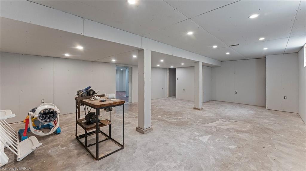 598 Colborne Street W Property Photo 26