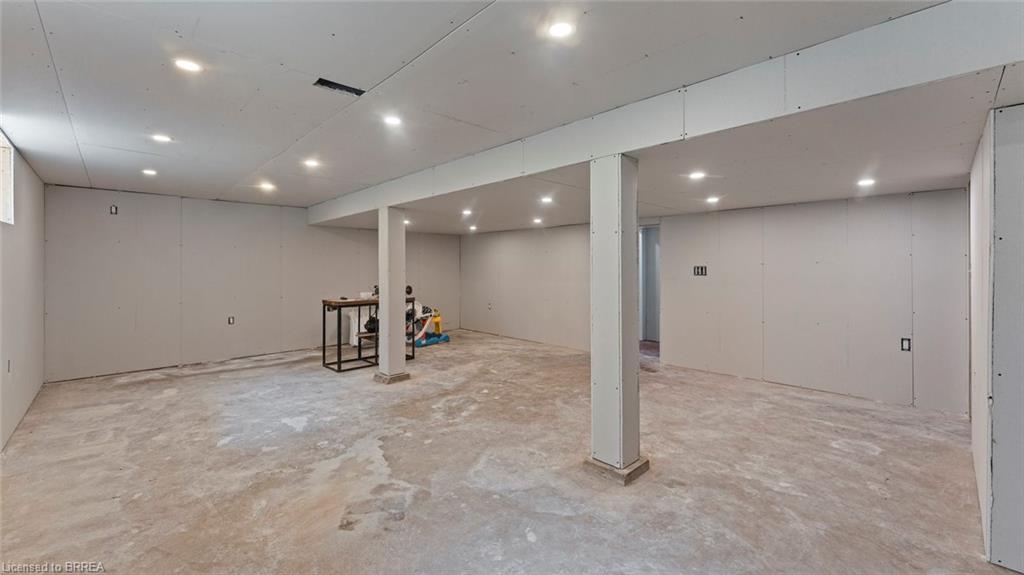 598 Colborne Street W Property Photo 27