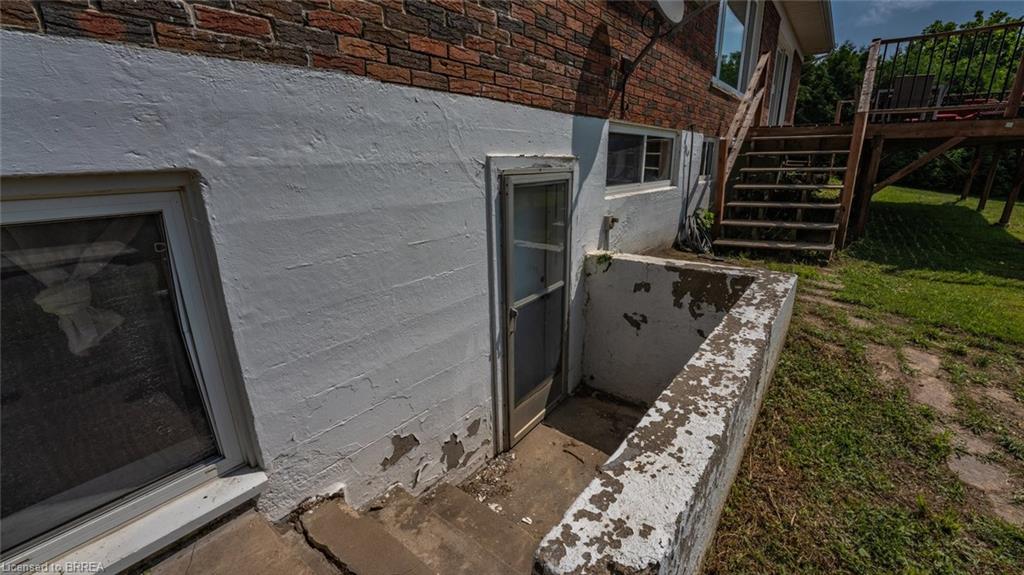 598 Colborne Street W Property Photo 35