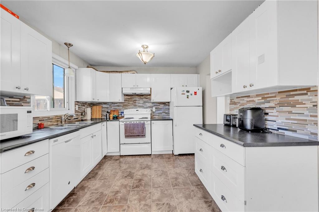 102-105 Hansen Road N Property Photo 7