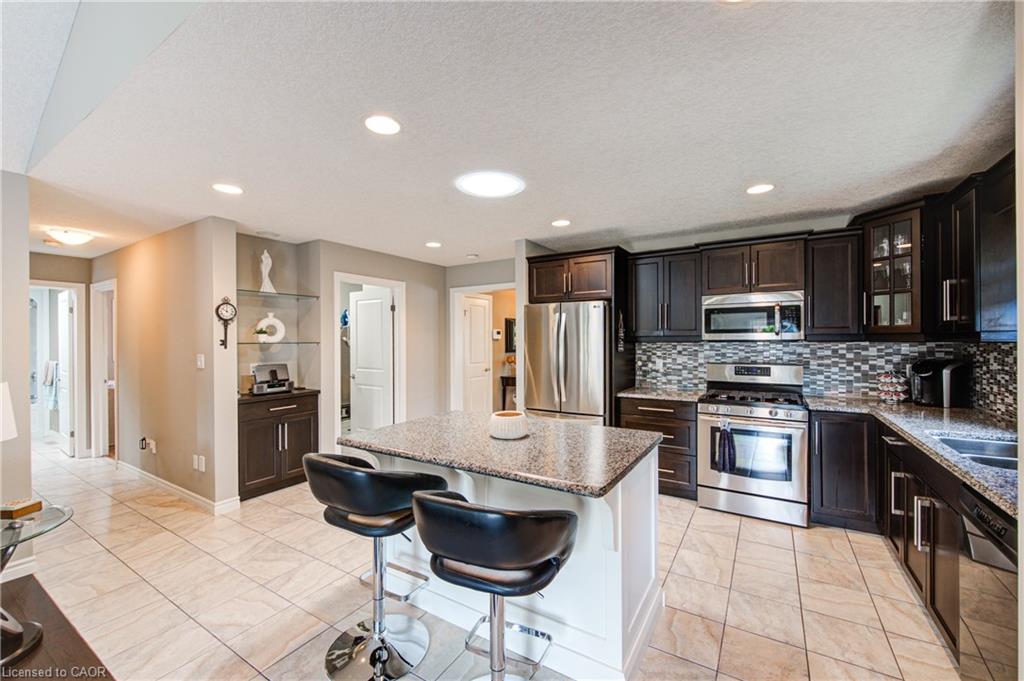 19 Colin Avenue Property Photo 12
