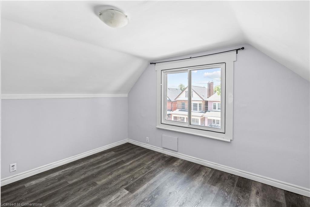 18 Barnesdale Avenue N Property Photo 32