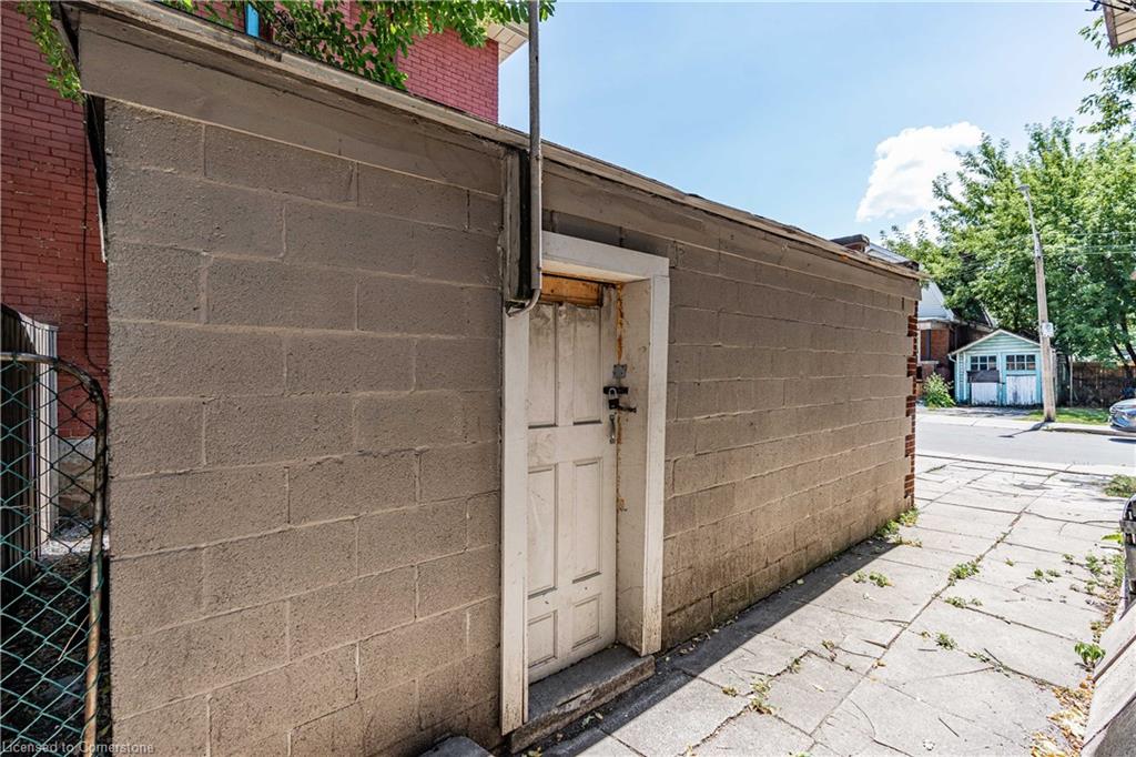 18 Barnesdale Avenue N Property Photo 39