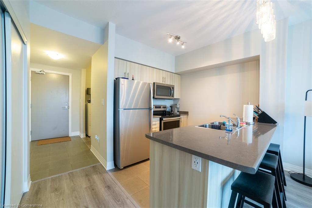 201-10 Concord Place Property Photo 6