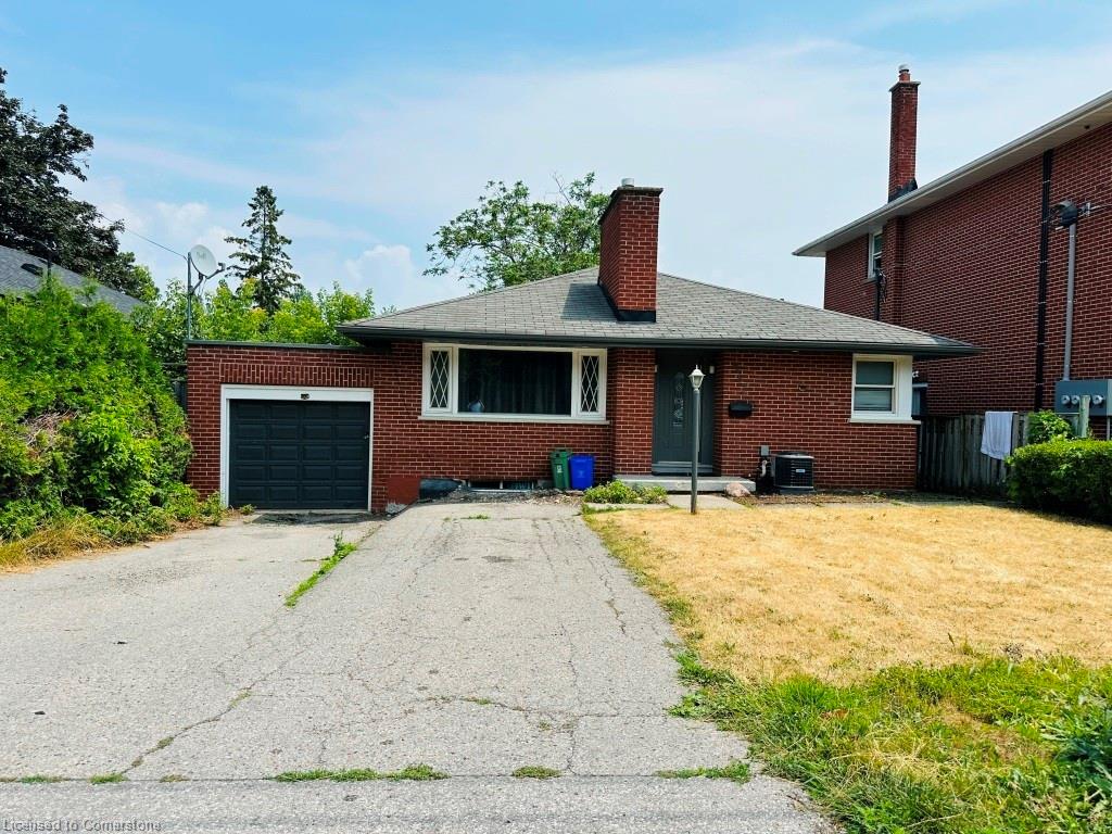 387 Mary Street N Property Photo 1