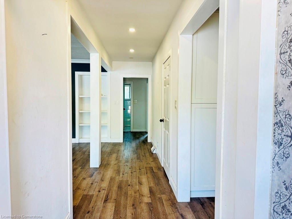 387 Mary Street N Property Photo 3