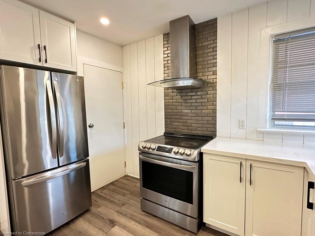 387 Mary Street N Property Photo 6