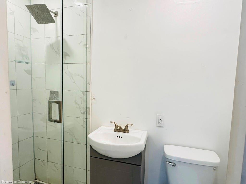 387 Mary Street N Property Photo 9