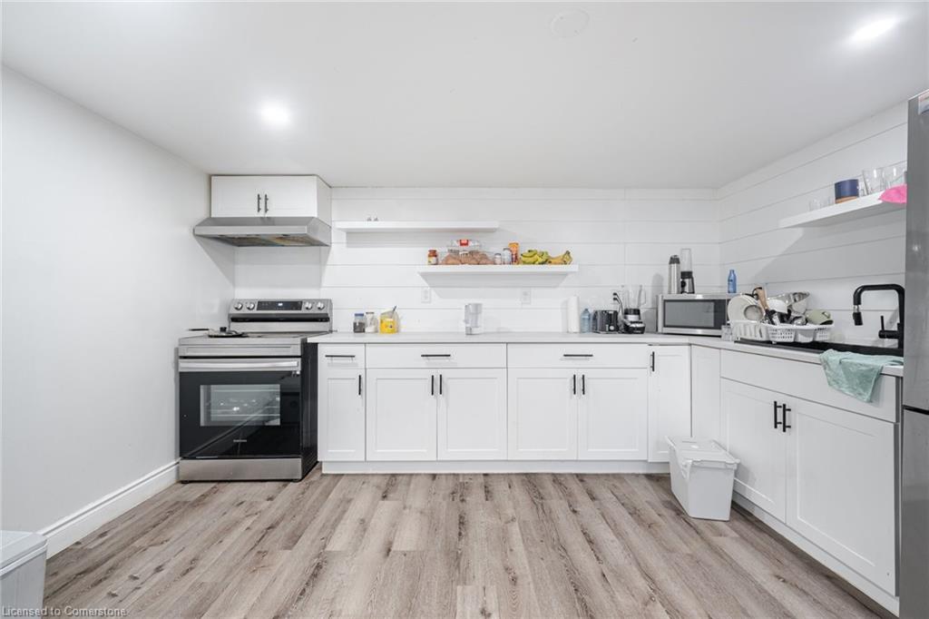 387 Mary Street N Property Photo 13