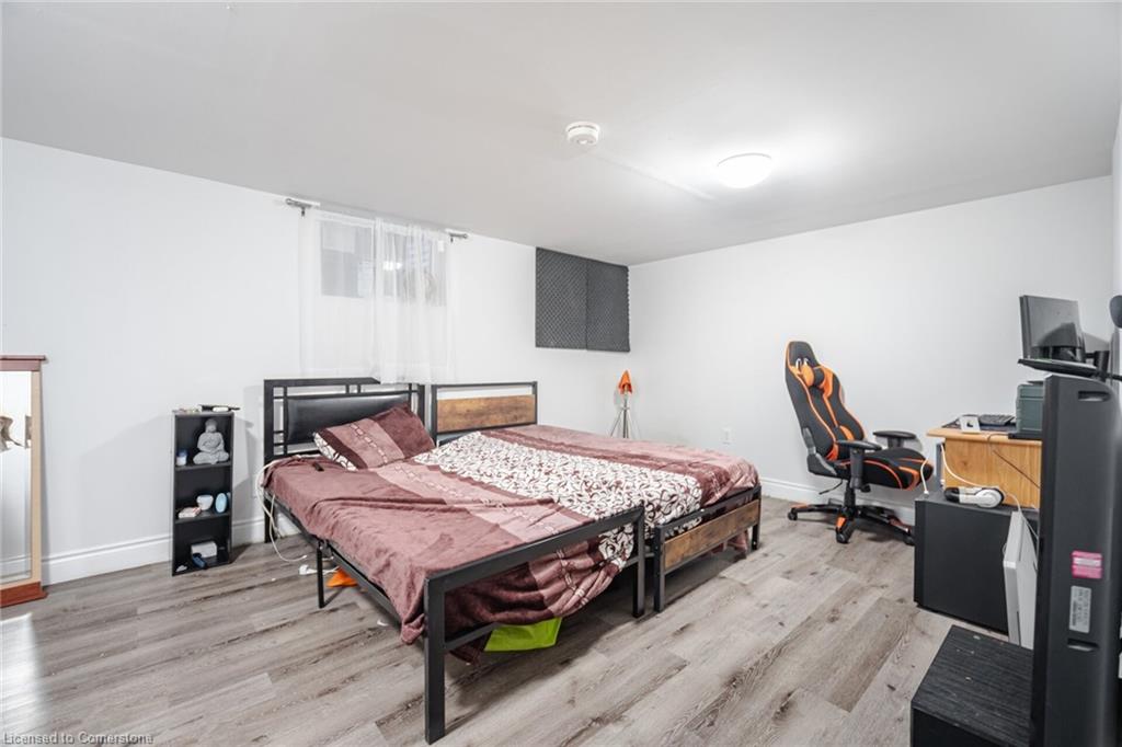 387 Mary Street N Property Photo 14