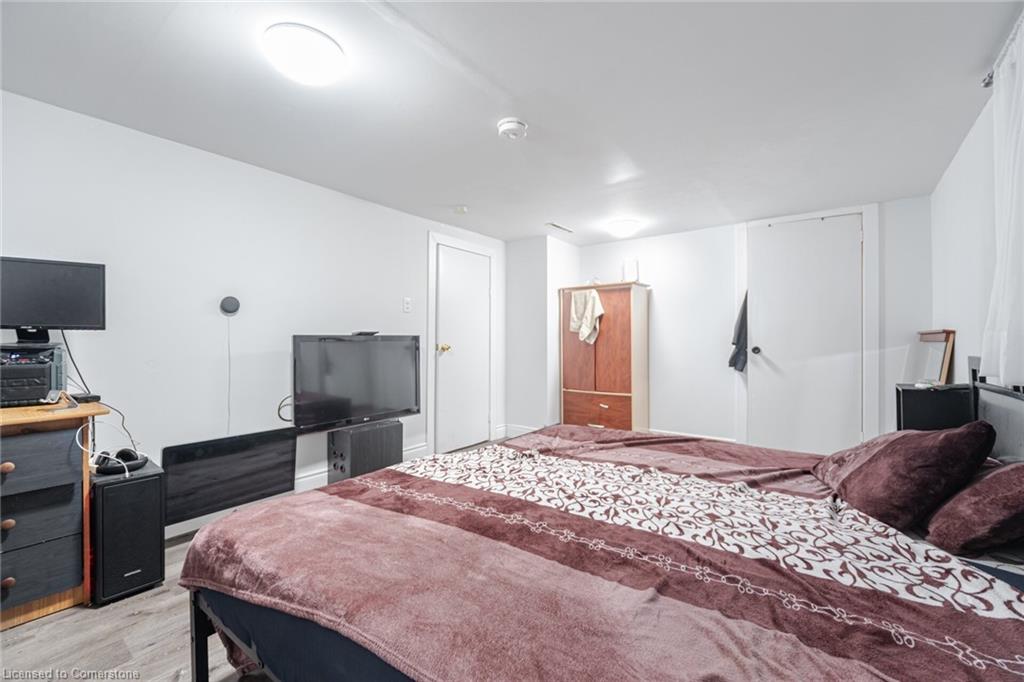 387 Mary Street N Property Photo 15