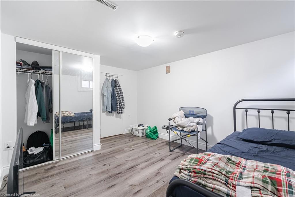 387 Mary Street N Property Photo 17