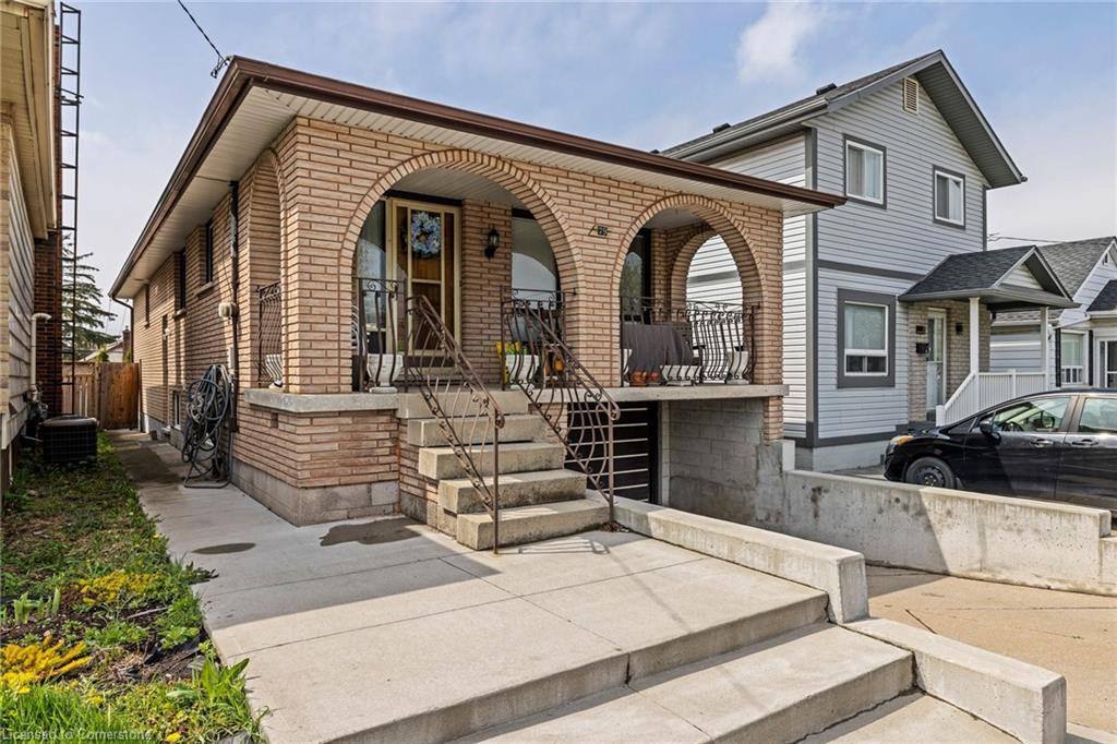 79 Delena Avenue N Property Photo 1