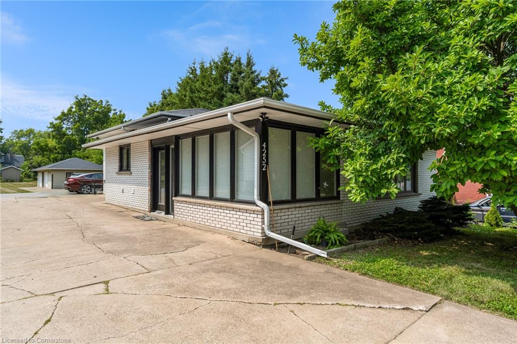4252 William St Street Property Photo 1