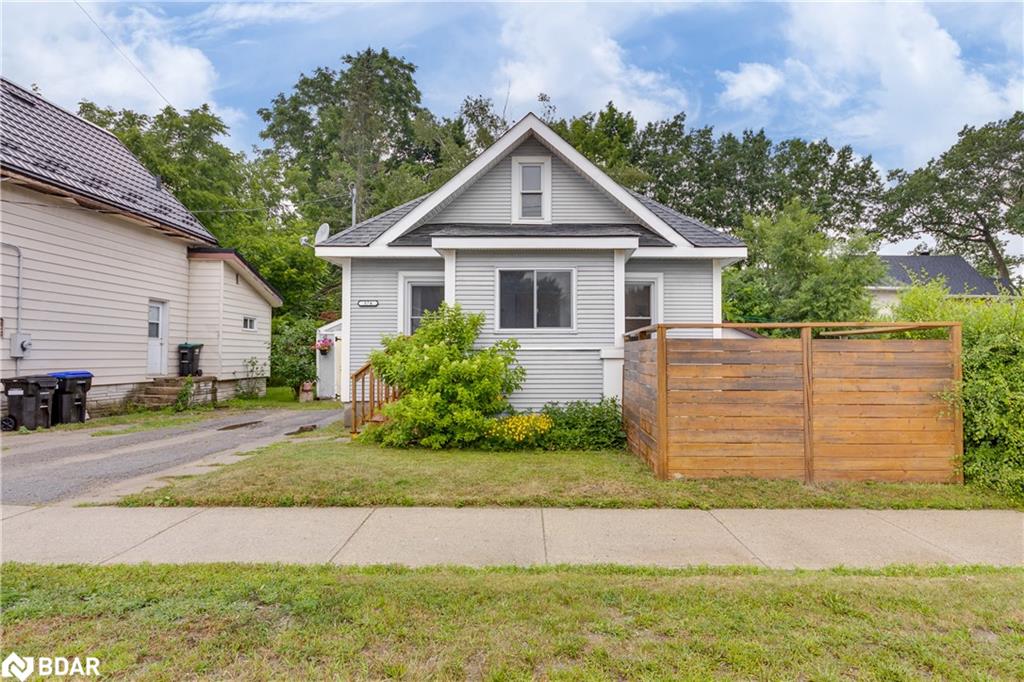 374 Yonge Street Property Photo 1