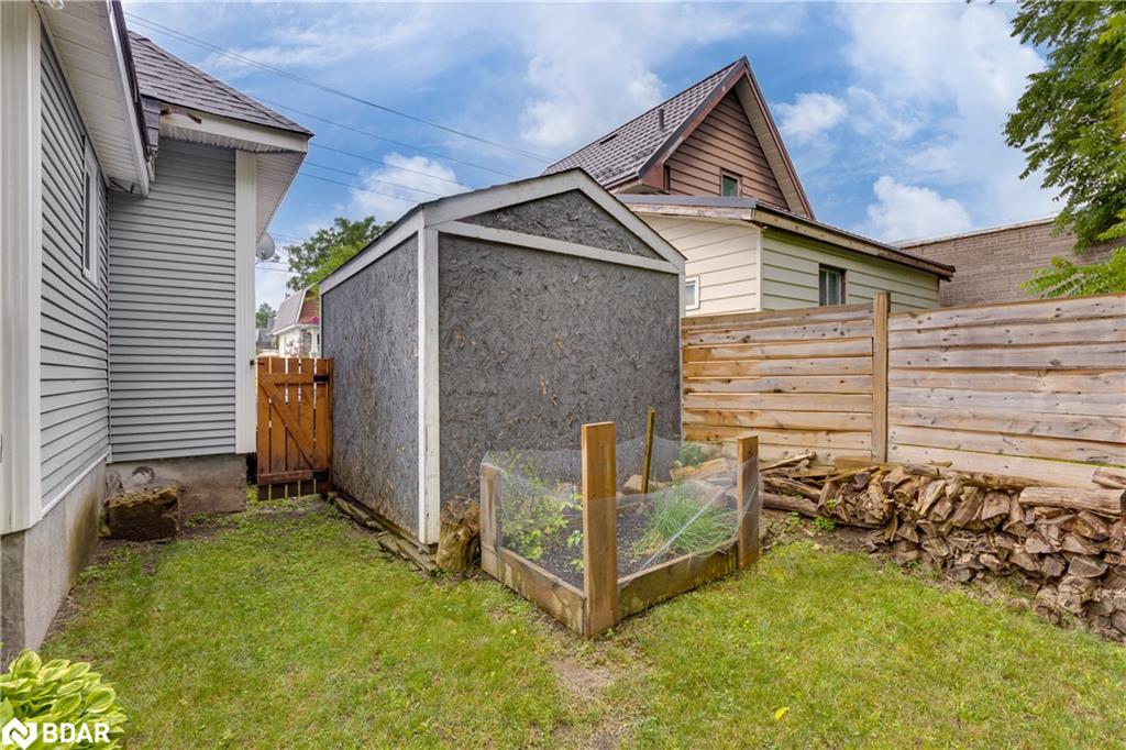 374 Yonge Street Property Photo 7