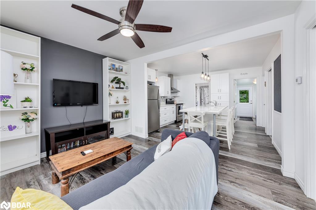 374 Yonge Street Property Photo 11