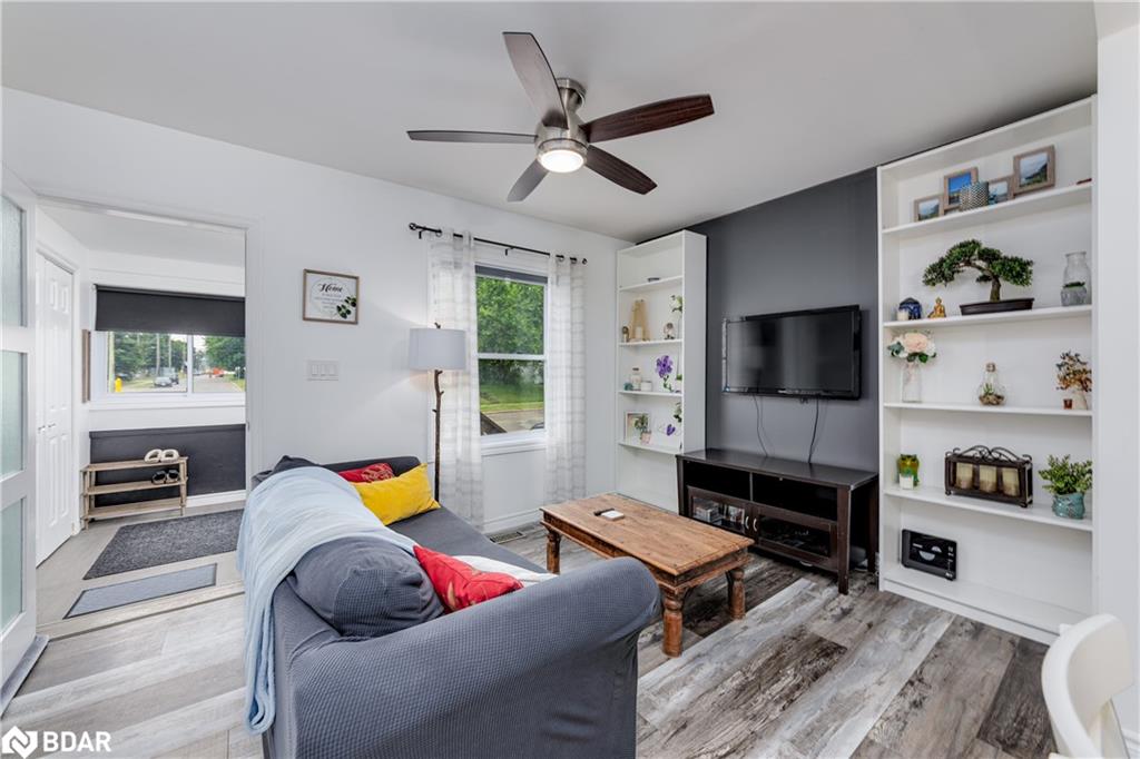 374 Yonge Street Property Photo 12