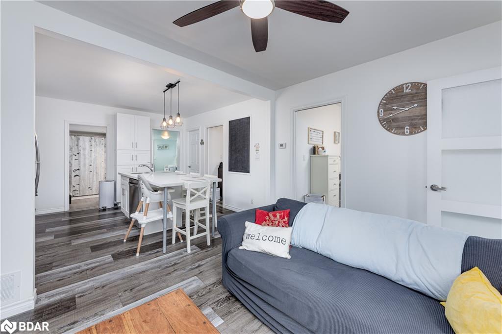 374 Yonge Street Property Photo 13