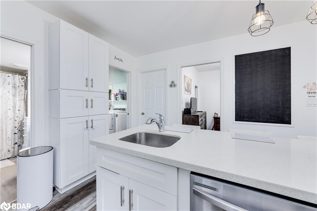 374 Yonge Street Property Photo 16