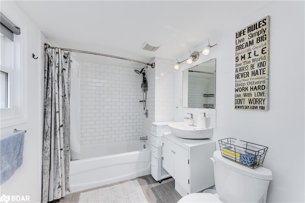 374 Yonge Street Property Photo 24