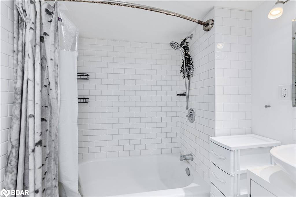 374 Yonge Street Property Photo 25