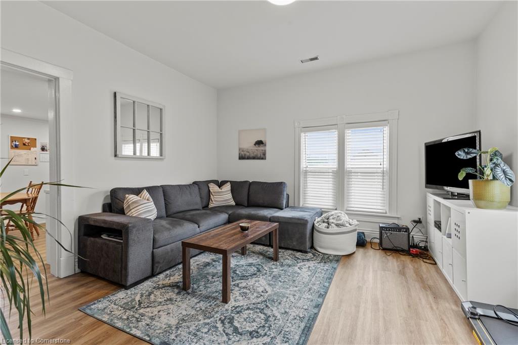 4250 William St Street Property Photo 8