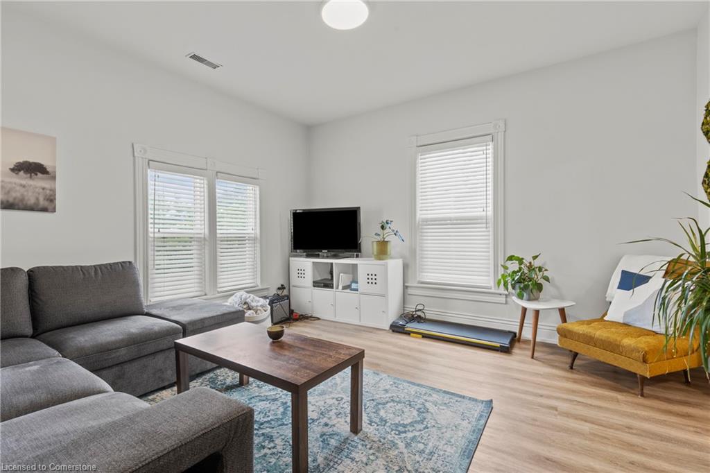 4250 William St Street Property Photo 9