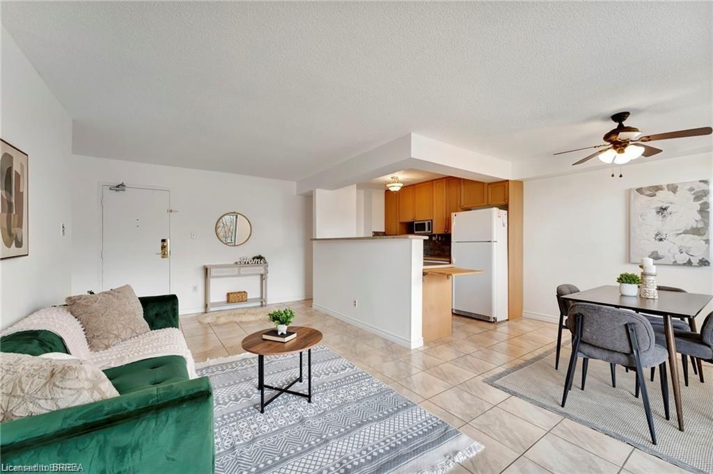 207-793 Colborne Street Property Photo 4