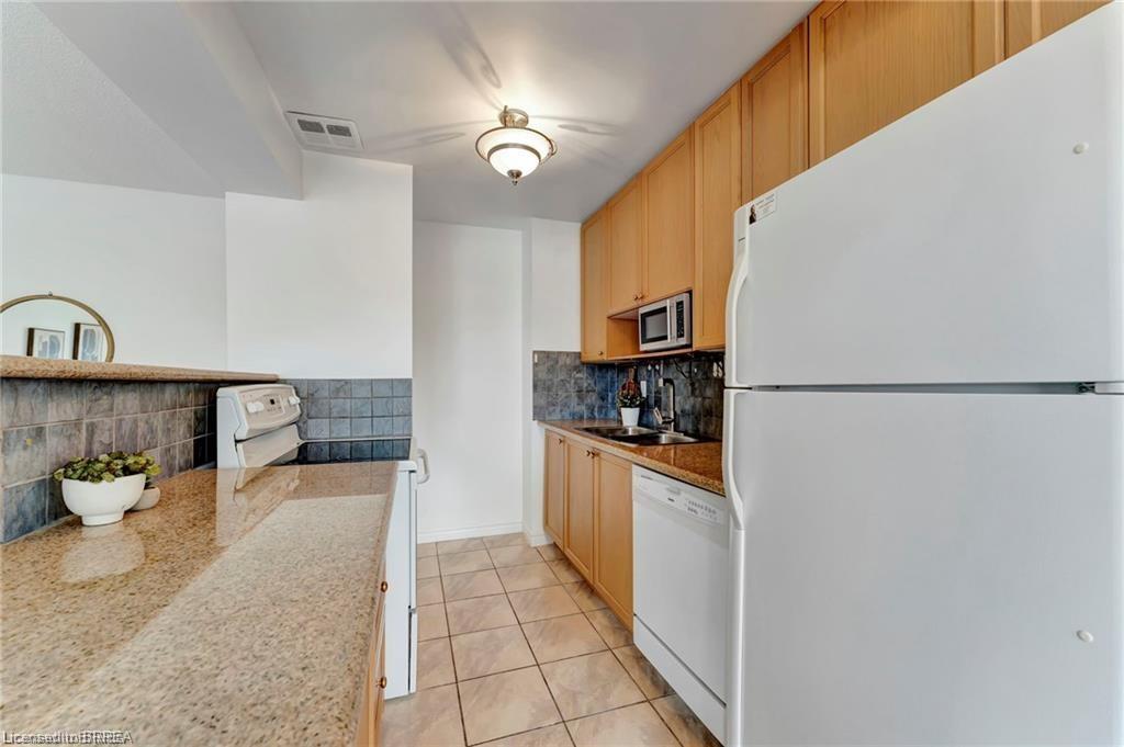 207-793 Colborne Street Property Photo 11