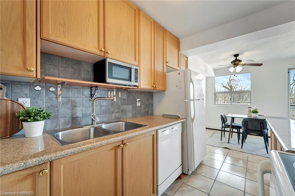 207-793 Colborne Street Property Photo 12