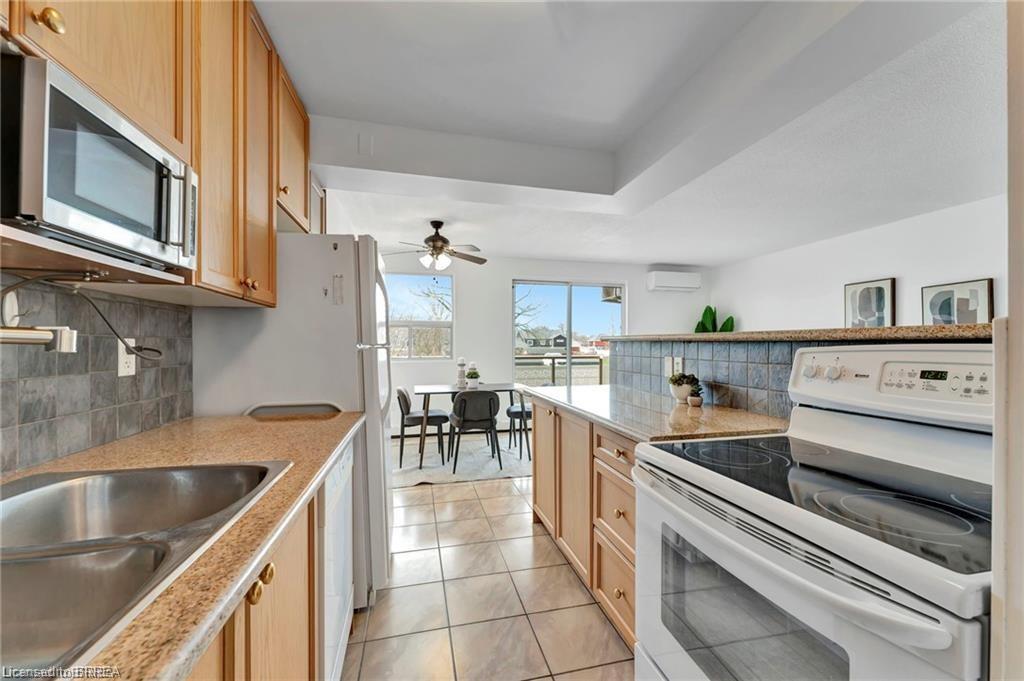 207-793 Colborne Street Property Photo 13