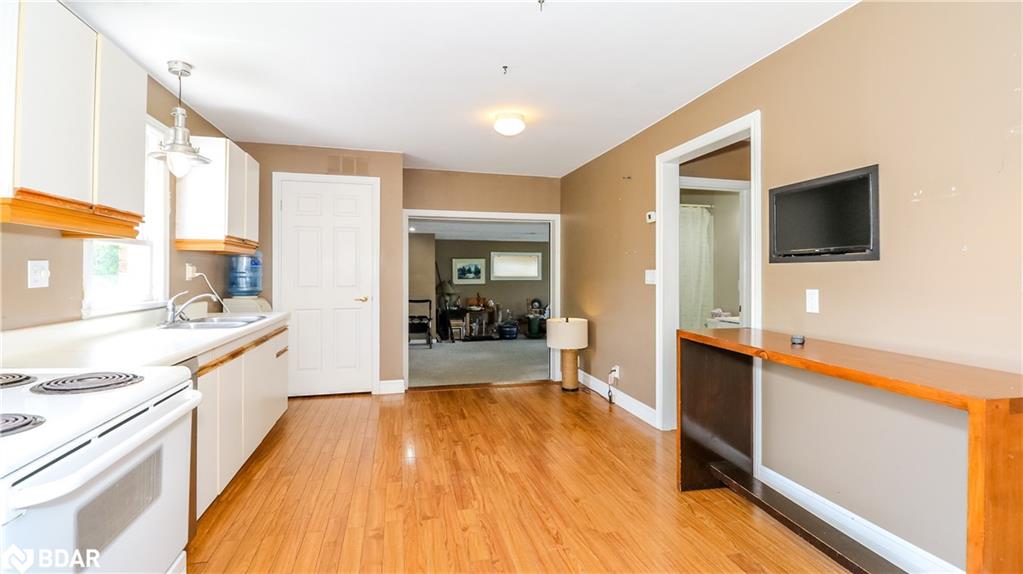 953 Ridge Road W Property Photo 14