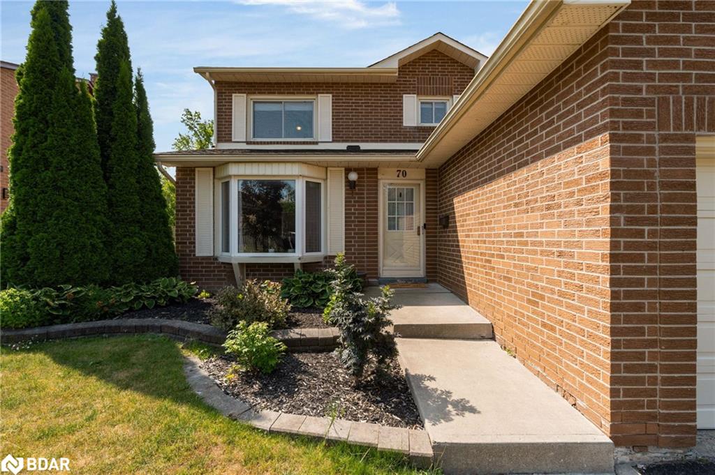 70 Lillian Crescent Property Photo 3