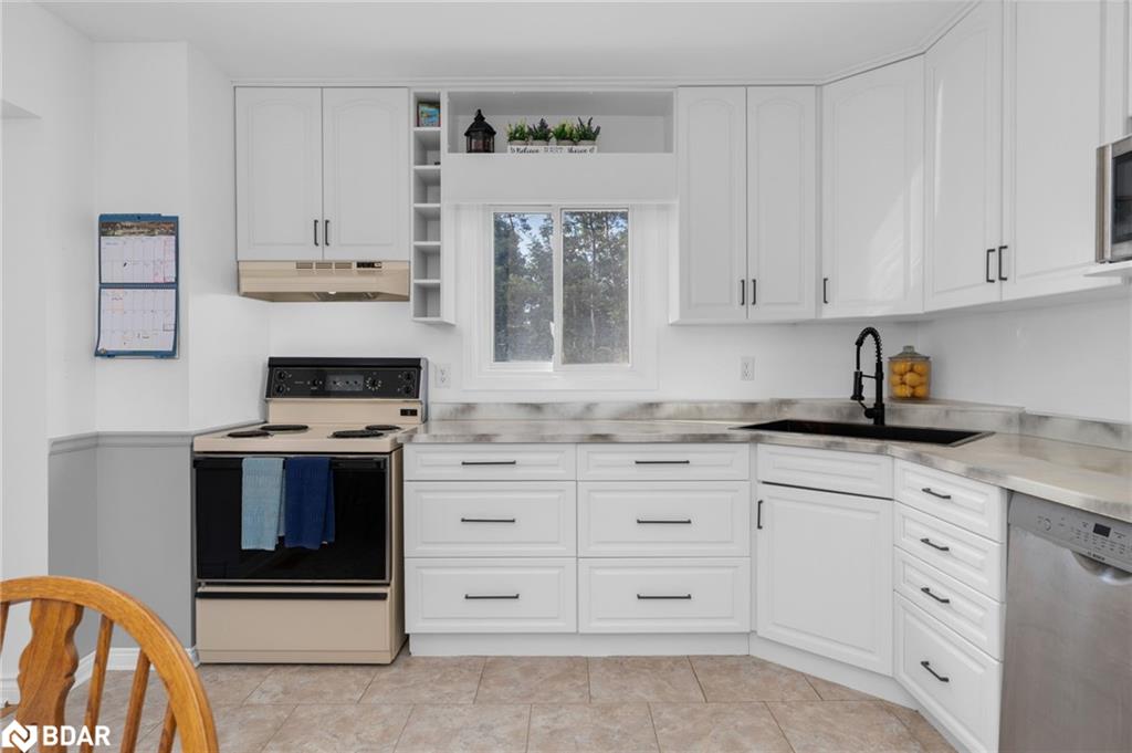 70 Lillian Crescent Property Photo 12