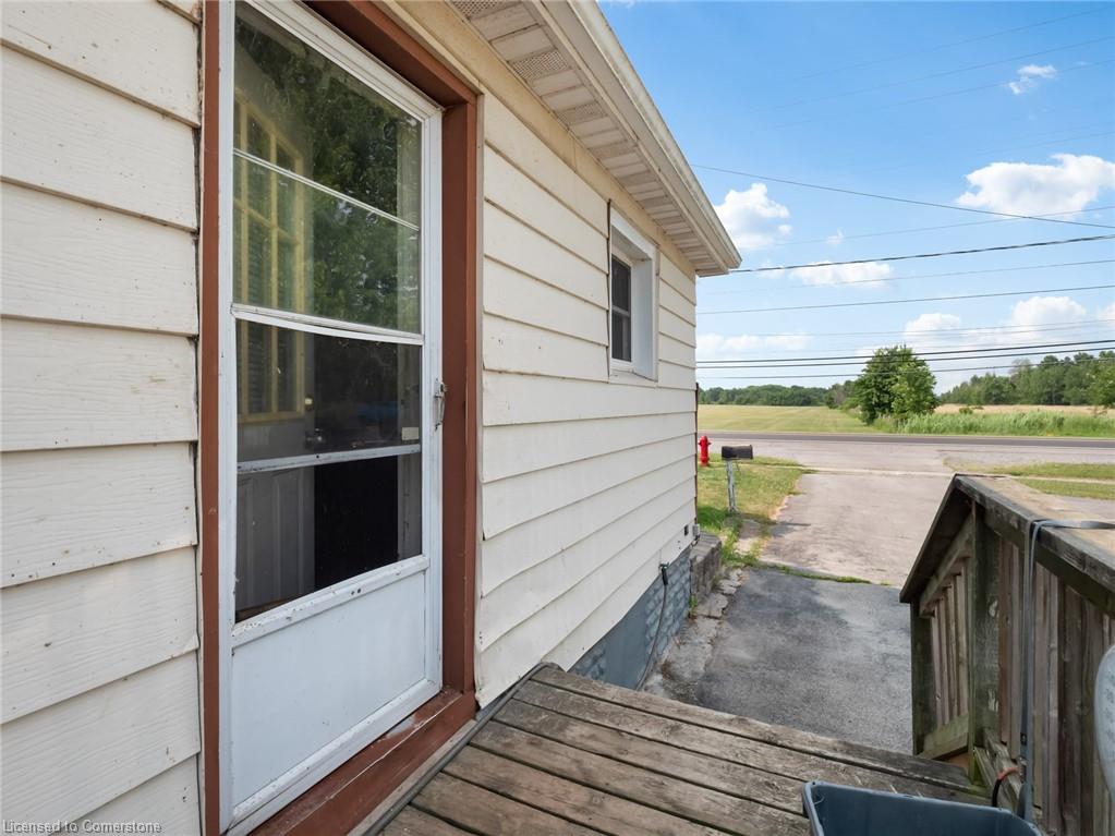 567 Killaly St Street E Property Photo 6