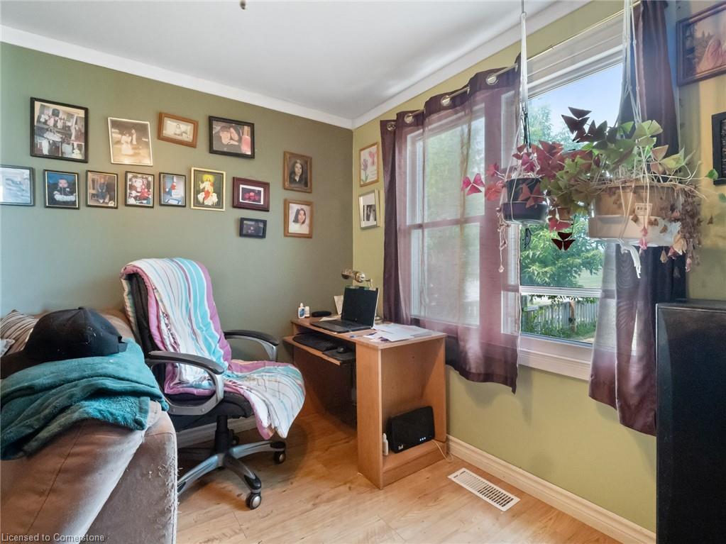 567 Killaly St Street E Property Photo 12