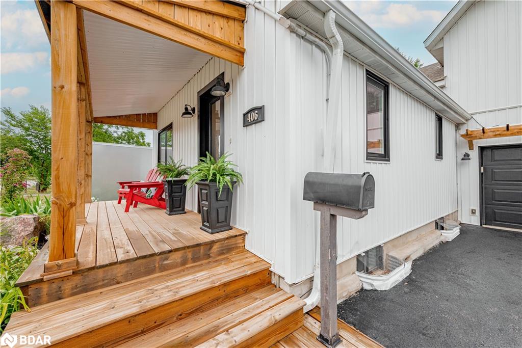 406 Peter Street N Property Photo 3