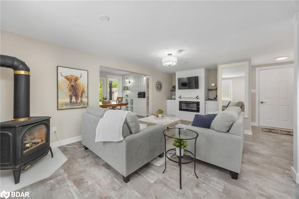 406 Peter Street N Property Photo 15